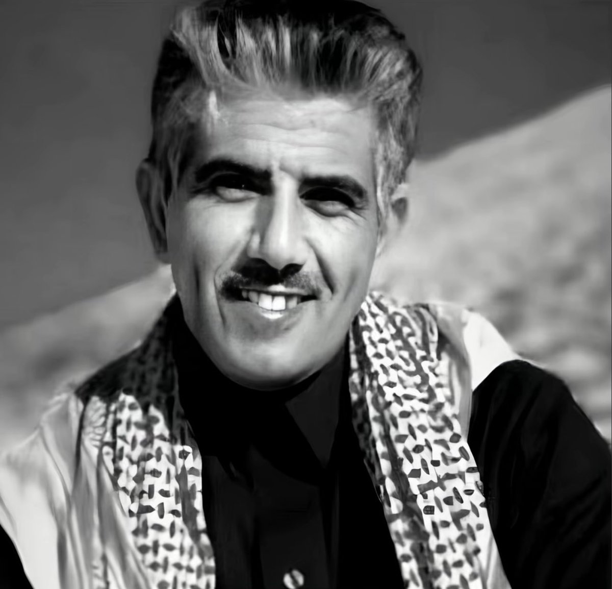 على صاحبٍ ياطحيس احبه ومن دونه
   زحولٍ تلضى والمنايا لمن جاهم

              - محمد حمد