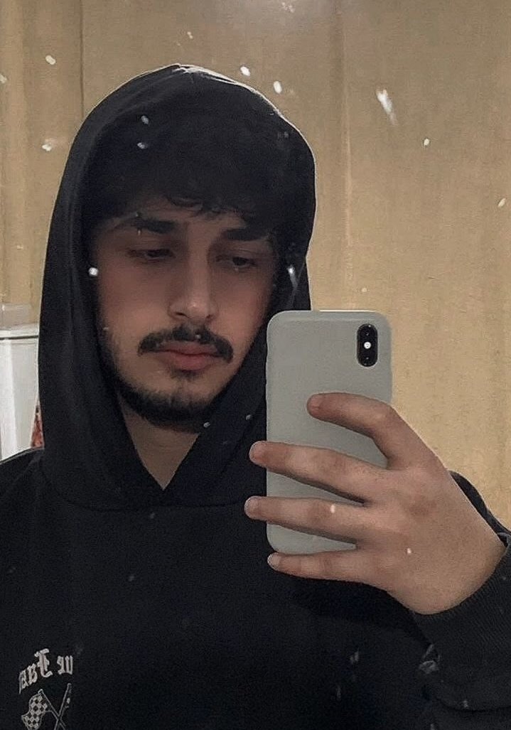 «#امیرحسین_کشاوز متاسفانه کسی رو نداره که به کارش رسیدگی کنه.»
#IranMassacre