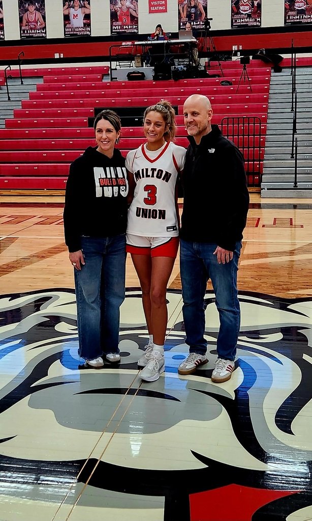 Congratulations to Lady Bulldog Basketball Senior Kate Copp and the Copp Family on her Senior Night!
#BulldogPride
#Classof2026