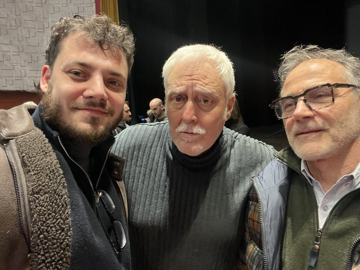 Come mi hai detto, il giornalismo sportivo non ti rende più ricco. Economicamente si intende. Ma arricchisce altro. Che è poi quello che ci rimane, alla fine.

Francesco Repice a teatro, un grande piacere 📻🎙️⚽️