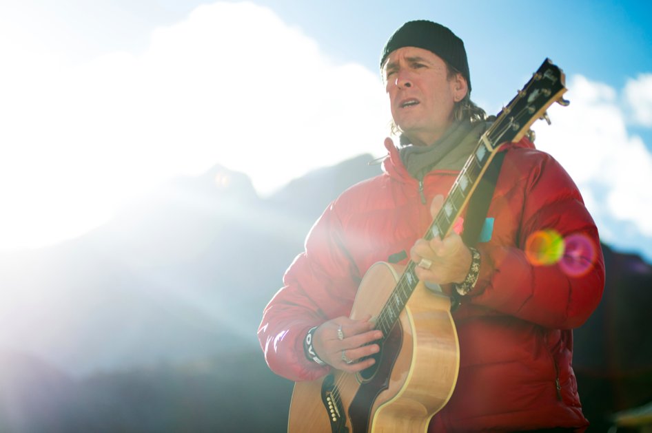 FixxOnline's tweet image. Cy heading up #Everest   @LHSF  @fixxonline