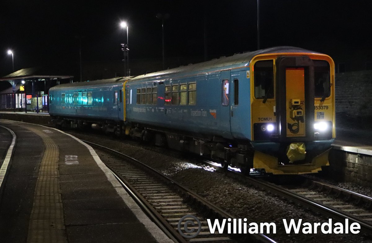 WilliamWardale's tweet photo. A late night visitor at #Penistone 

@networkrail inspection train 153379 &amp; 153384 at the rear 

2Q55 1400 York Parcels Sidings to Wkfld K. Whithams Cobra

Thursday 29th January 2026

@Northern_Travel @TomDearlove1 @BashirKhan2 @PenistoneLine @ArchiveRailway #class153 https://t.co/pQTjSDwceJ