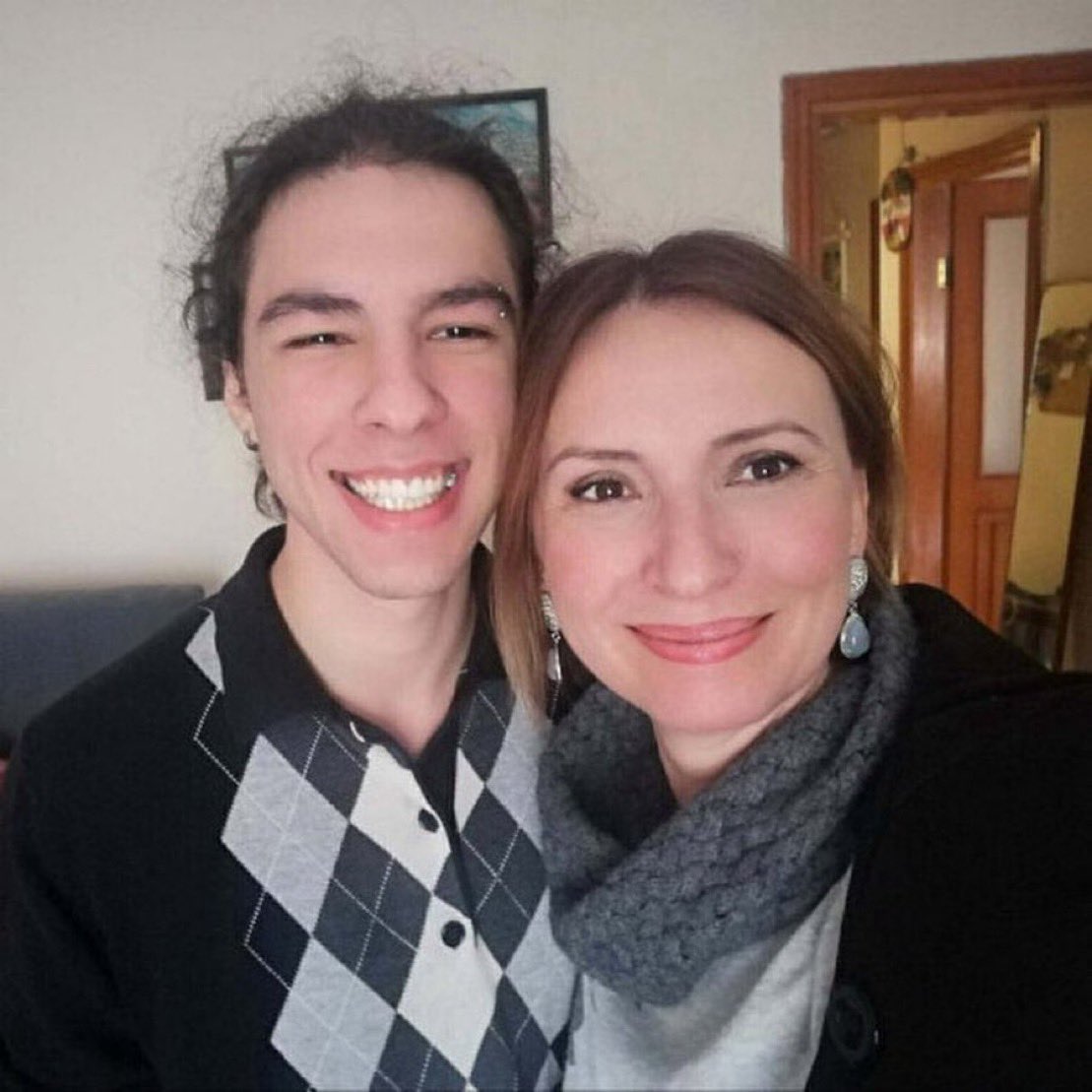 harçlığını çıkartmak için kuryelik yaparken 25 bıçak darbesiyle katledilen Ata Emre Akman'ı unutma, unutturma…