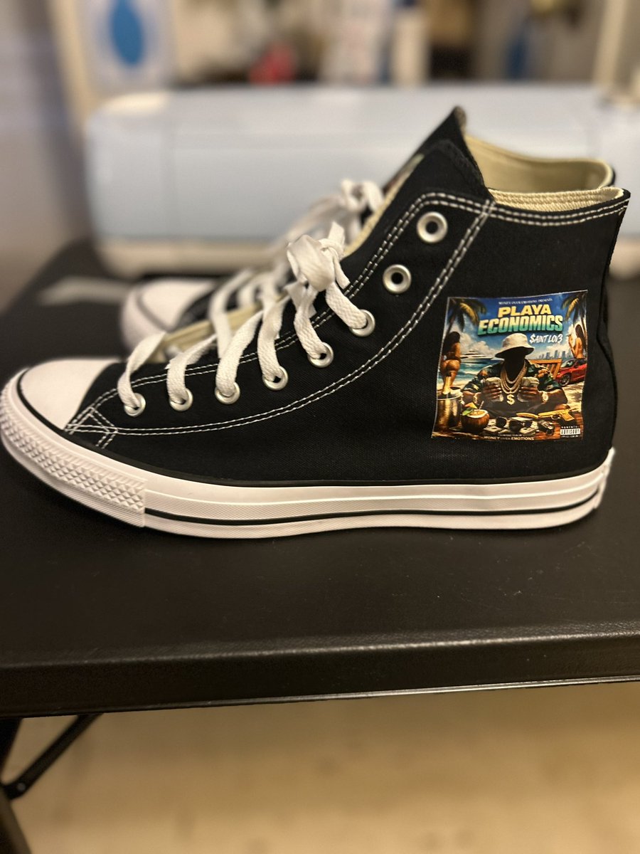 SAINT_LOV3's tweet photo. Custom @SAINT_LOV3 ( @Converse ) courtesy of my sister‼️1️⃣🫶🏾

@SLAandChill | @SLA_Records | #SaintLov3 https://t.co/ouJq3IK8CX