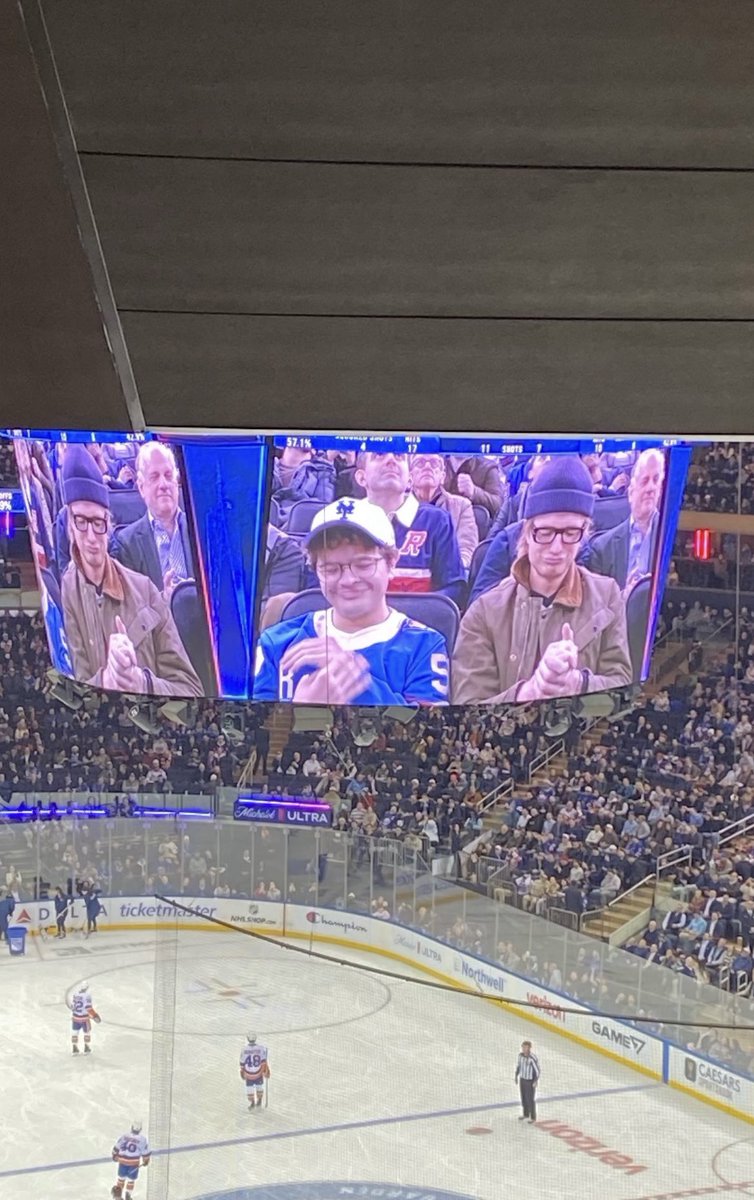 updatingkeery's tweet image. Joe Keery and Gaten Matarazzo at the Rangers game in Madison Square Garden tonight!

📸: @fraryluvr