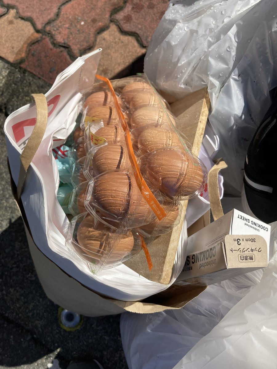 takizawa0914's tweet photo. 【今日のごみトリビア】
卵を買いすぎてしまったら、生のまま冷凍すると良いですよ。食べる時に殻を取って、半分に切ってフライパンで焼けば、可愛いサイズの目玉焼きになります！こうすると長持ちしますので、ごみにならないのでオススメですよ！ https://t.co/UJnRJVKXPE