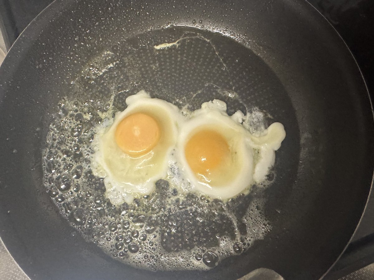 【今日のごみトリビア】
卵を買いすぎてしまったら、生のまま冷凍すると良いですよ。食べる時に殻を取って、半分に切ってフライパンで焼けば、可愛いサイズの目玉焼きになります！こうすると長持ちしますので、ごみにならないのでオススメですよ！