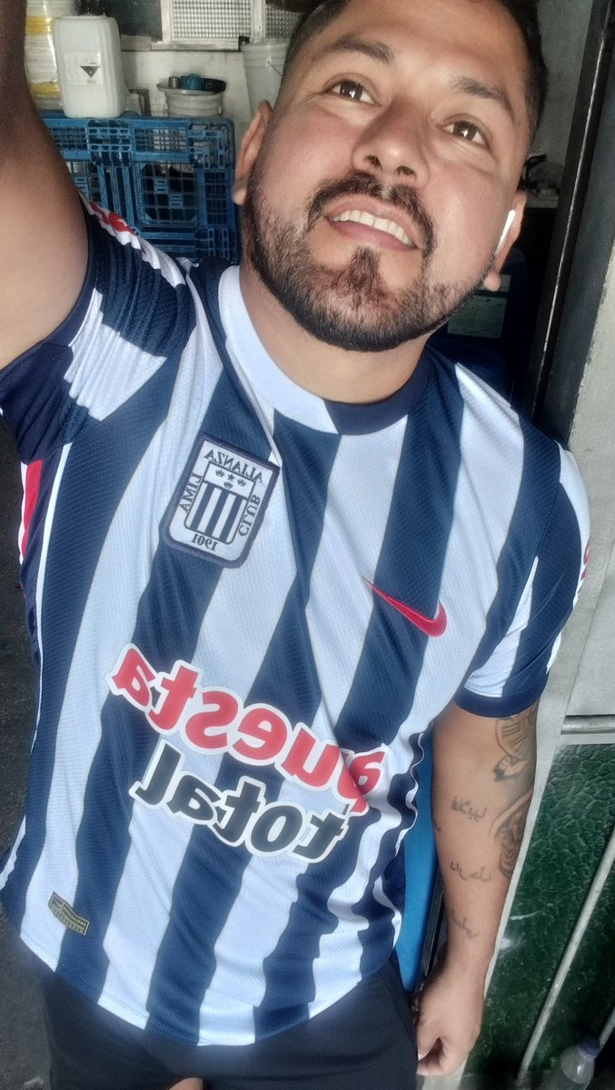 Hoy toca su pelota quien se pone de rodillas y me lo chupa