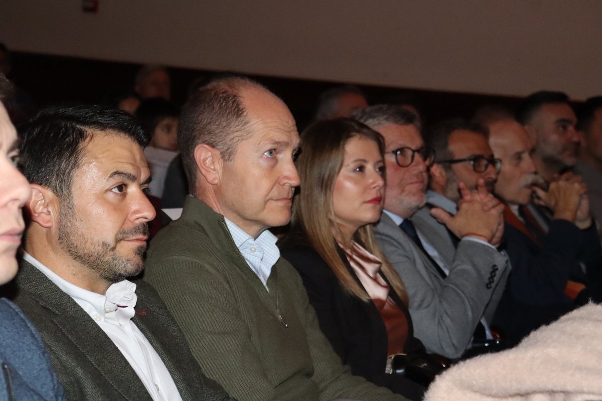 😁Enhorabuena a todos los premiados por la <a href="/APGuadalajara/">APGuadalajara</a> en la celebración de su patrón

ℹ️AACHE Ediciones, Asociación de Alzheimer, Observatorio de Yebes, Club Deportivo Chiloeches de Fútbol Sala Femenino

La periodista Beatriz Palancar y La Crónica de Guadalajara

👏👏👏👏