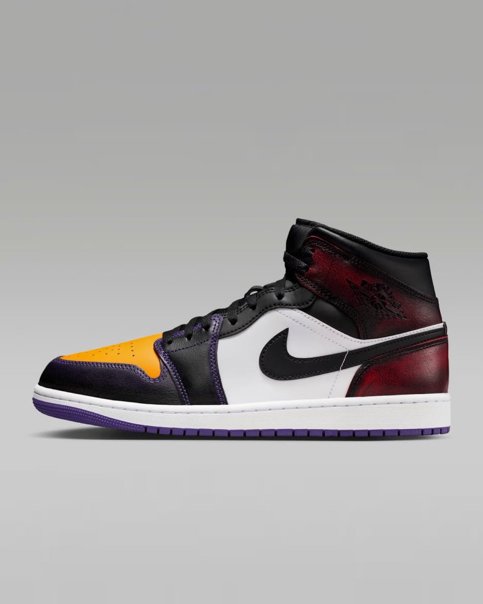 SNKR_TWITR tweet media