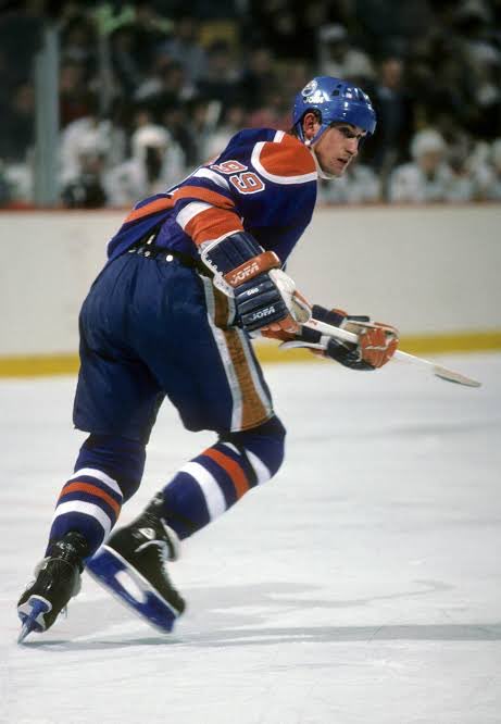 Wayne Gretzky 1983/84.

100 goals.
140 assists.

93 games - regular season and playoffs.

A fine hockey player.