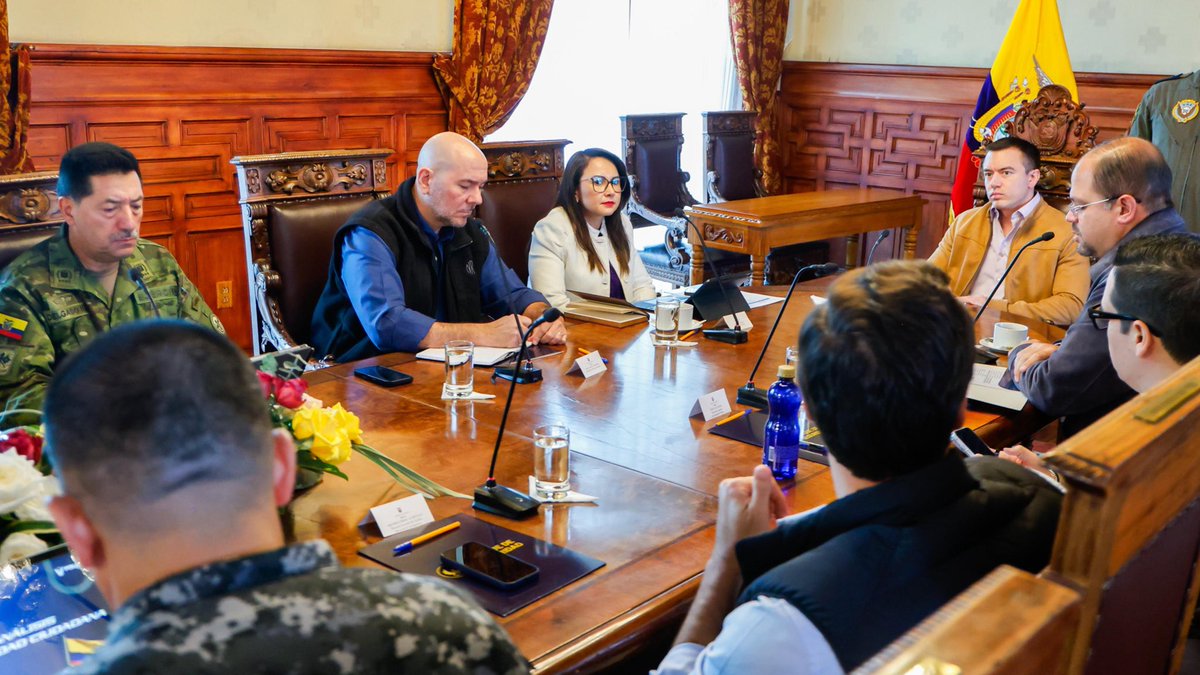 El liderazgo se ejerce con hechos, no con rumores.

El presidente <a href="/DanielNoboaOk/">Daniel Noboa Azin</a> encabezó las acciones del Bloque de Seguridad, reafirmando el rumbo del país frente a las amenazas actuales.

Desde <a href="/MinGobiernoEc/">Ministerio de Gobierno Ecuador</a> seguimos trabajando con unidad y responsabilidad. 🇪🇨