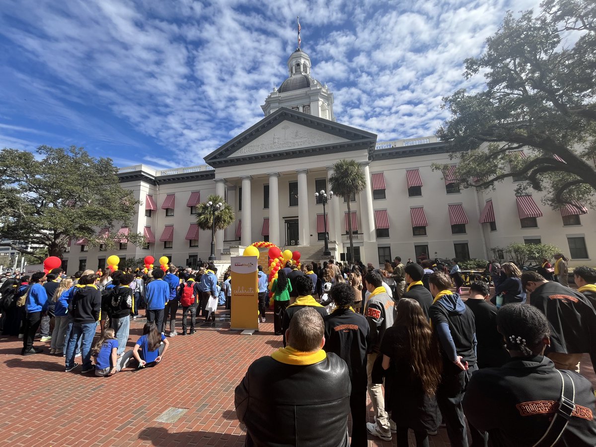 AFPF_FL's tweet photo. The crowd gathered at the Capitol to hear from our amazing speakers during today’s National School Choice Rally. What an inspiring moment for students and families! @LIBREInstitute @ntlschoolchoice https://t.co/lABfISzUdG