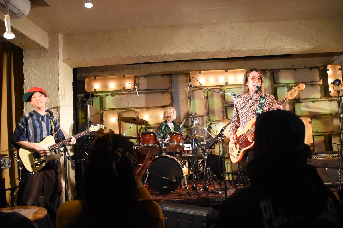 gensekidesuyo's tweet photo. "三軒茶屋音楽夜市" 三軒茶屋GrapeFruitMoonへご来場いただいたbabiesの皆さま！対バンSELLPICOさん、ロイヤルトリッキーさん、NERUDOさん、皆様有難うございました🐬

次のGSKは2/1(日)蒲田ぶらぶら👨‍🎤🥕🦙そして4/5(日) 17:30 2nd albumリリパに向けた準備も進めていきます💿

stage photo by taro https://t.co/9K91TIeCvA