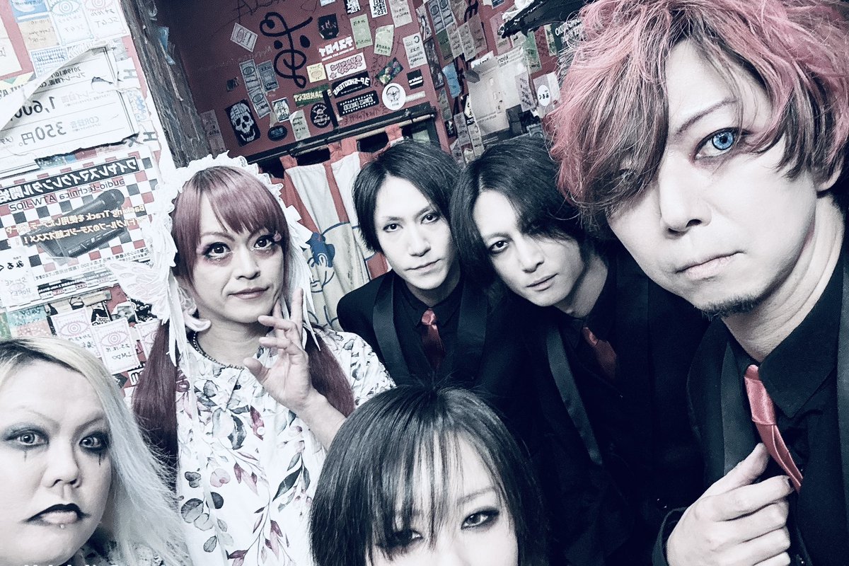 ET_OFFICIAL_'s tweet photo. 【 2026.1.29 池袋手刀 Set 
List 】

1.Doors
2.通り雨
3.終局の燈
4.夜の中
5.empty days
6.Sweetpain(acoustic ver.)
EN.香水(cover)

THANX for Coming!!

Big respect!! 悠歌 キリ 杏太

Next>>
2.2(月)新宿ANTIKNOCK
https://t.co/yF6jOY3srL https://t.co/6AKse4wikL