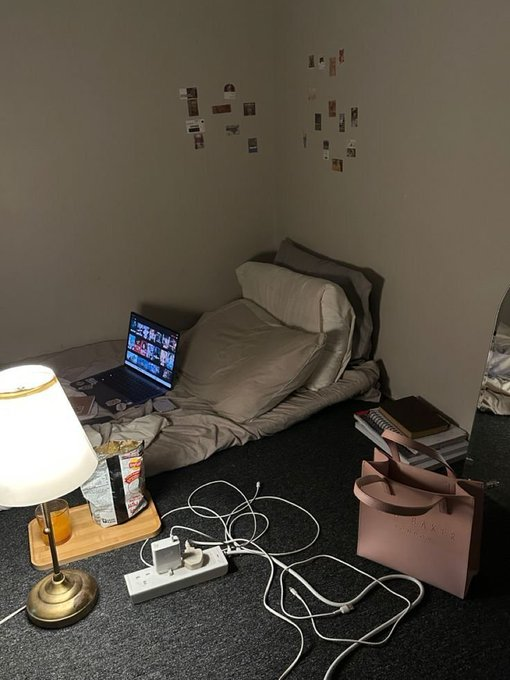 skumWgmi's tweet photo. mfs will make $100k per month and still live like this https://t.co/u5tjip69k4
