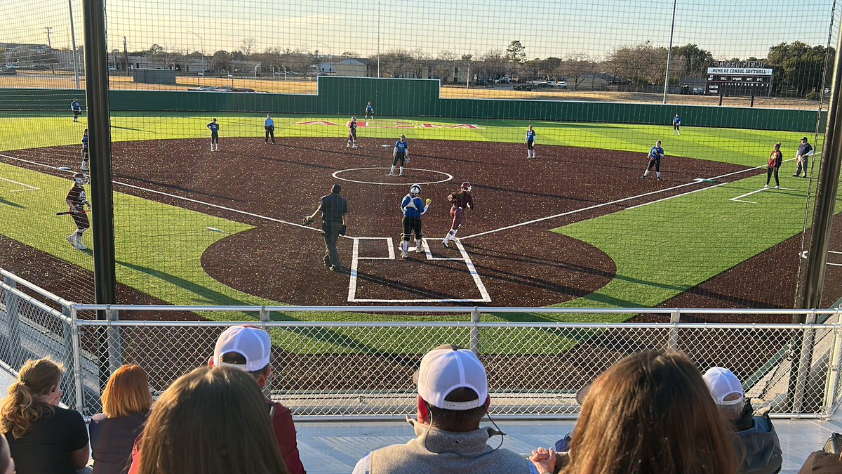 CoachMoltz's tweet photo. Beautiful day for some @amc_softball ! Stadium looks great! Looking forward to an awesome season! 🐅🏴‍☠️🥎 @ConsolHS @AMCHSTigerClub https://t.co/fC2F95qVOX