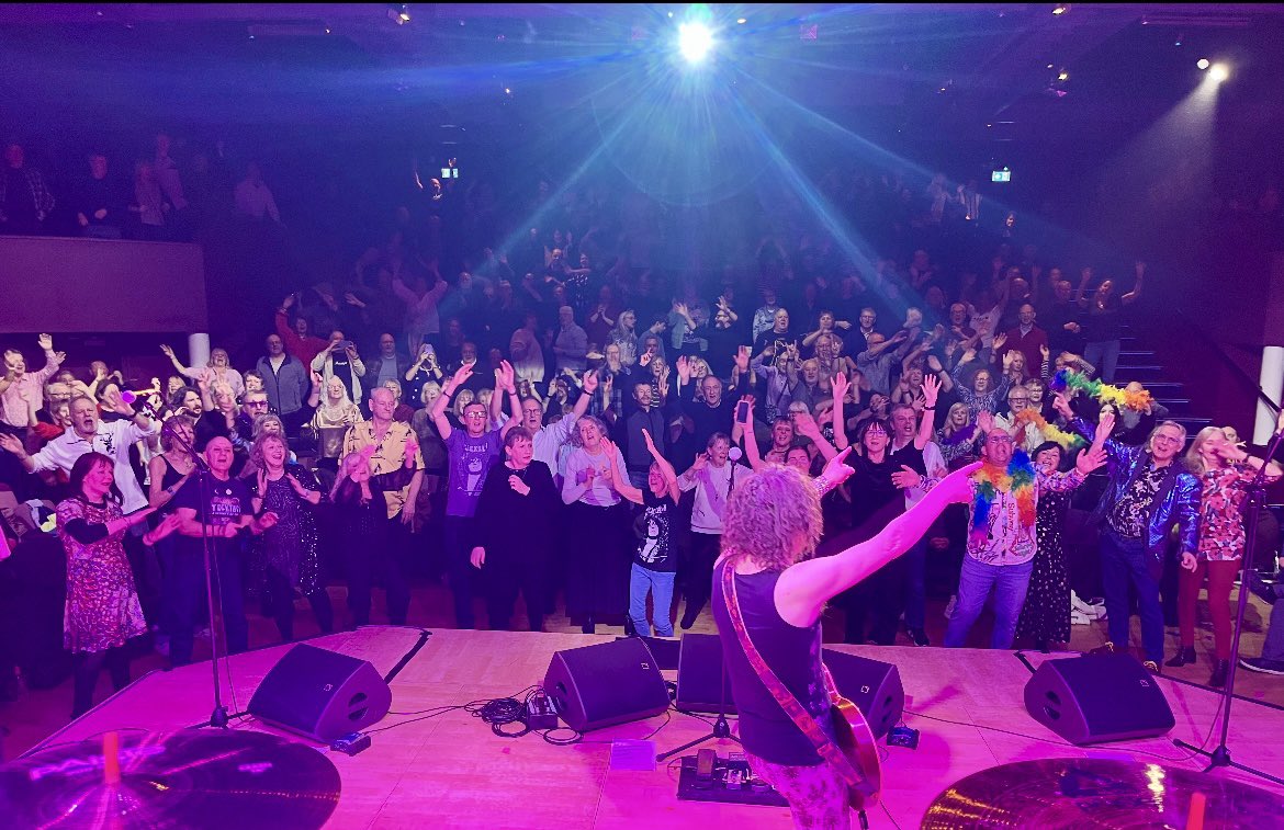 TRextasyBand's tweet photo. What a fabulous gig at The Stables Theatre, Wavendon tonight. You never let us down. Another sell/out - thank you all so very much. In excellent voice! Photos by @RobinCarr57 #trex #marcbolan #trextasy @BBC3CR @T_Rex_Official @MarcBolan1977 @StablesMK #bucks #buckinghamshire https://t.co/4PqGog1YAy