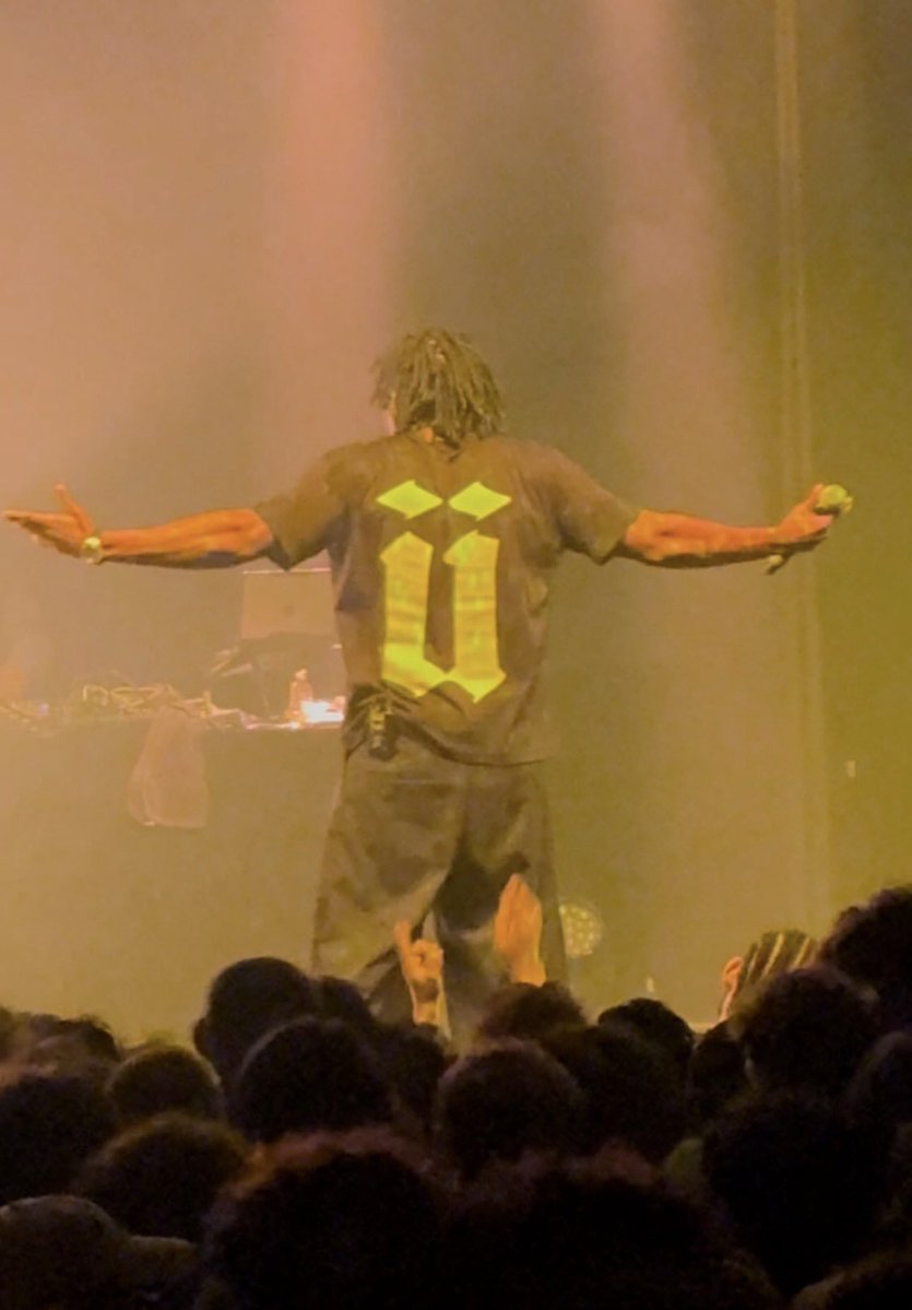 Makala il a performe sa cigale avec un t-shirt Ünkut 😂