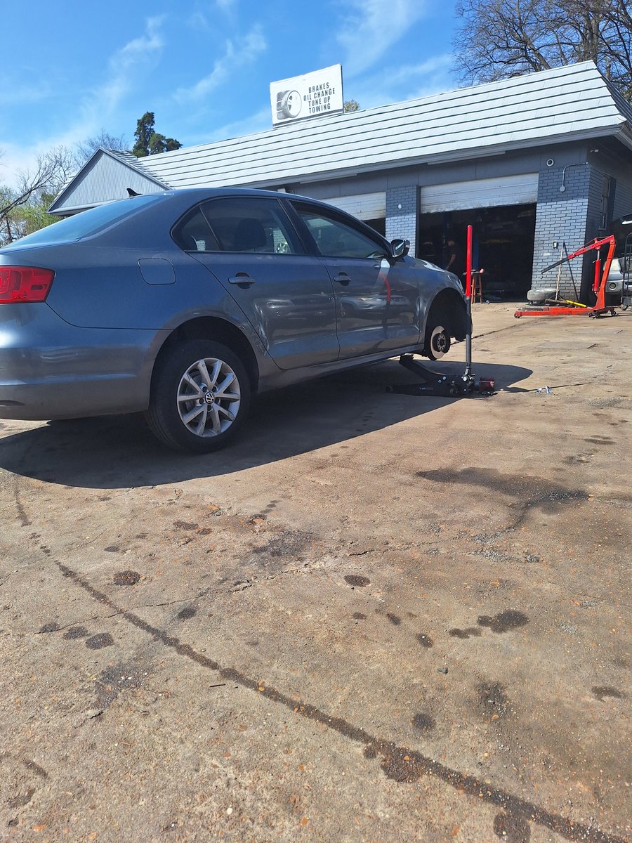 rod_fin's tweet photo. Somebody gotta pay for her tire @FDSportsbook @FanaticsBook @seancombs @blacked_com @gofundme @diddyparty https://t.co/aX9bjPQrJE