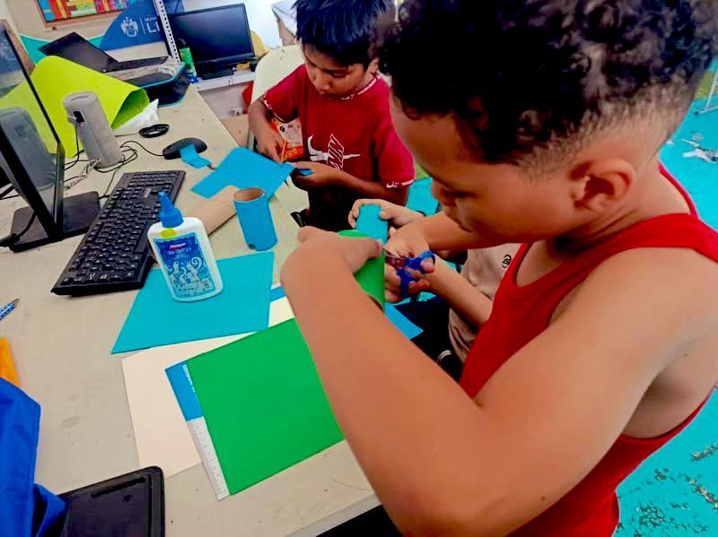 BFAL_org's tweet photo. “Tribulación Creativa: Among Us”, un taller donde transformamos materiales reciclados en divertidos personajes. ♻️🎮

Disfrutamos de una tarde de manualidades, juego, imaginación y trabajo en equipo. 

Mediadora a cargo: Brenda Felipe. https://t.co/FrABNUzOPU