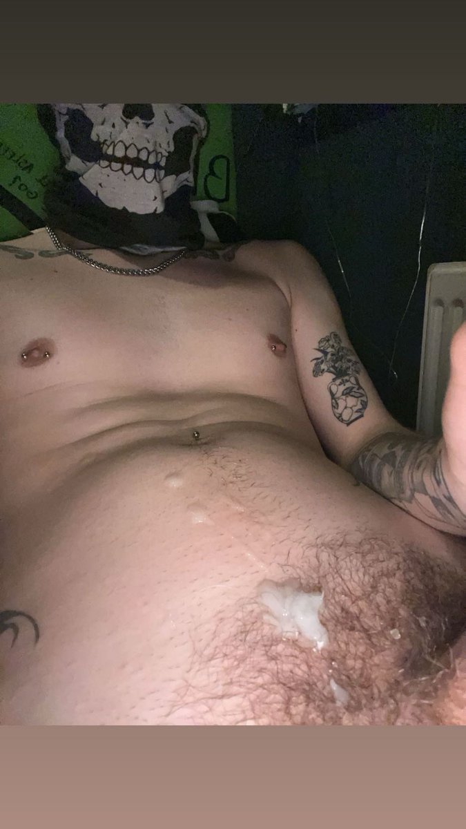 slvttronarchive's tweet photo. So who tryna hold my wood for me 🤭 all of its on https://t.co/ShmKJlNvjR if you wanna take a peak of my cock squirting #gay #cum #mask #cosplay https://t.co/kVALiFG10V