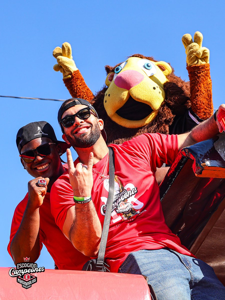 EscogidoBBClub's tweet photo. ¡EL QUE GANA ES EL QUE GOZA! 🏆🏆🦁

Celebramos en GRANDE hoy con la CARAVANA ESCARLATA de los BICAMPEONES NACIONALES.🚘🔥

#LeonesDelEscogido https://t.co/98T7HtRSCN