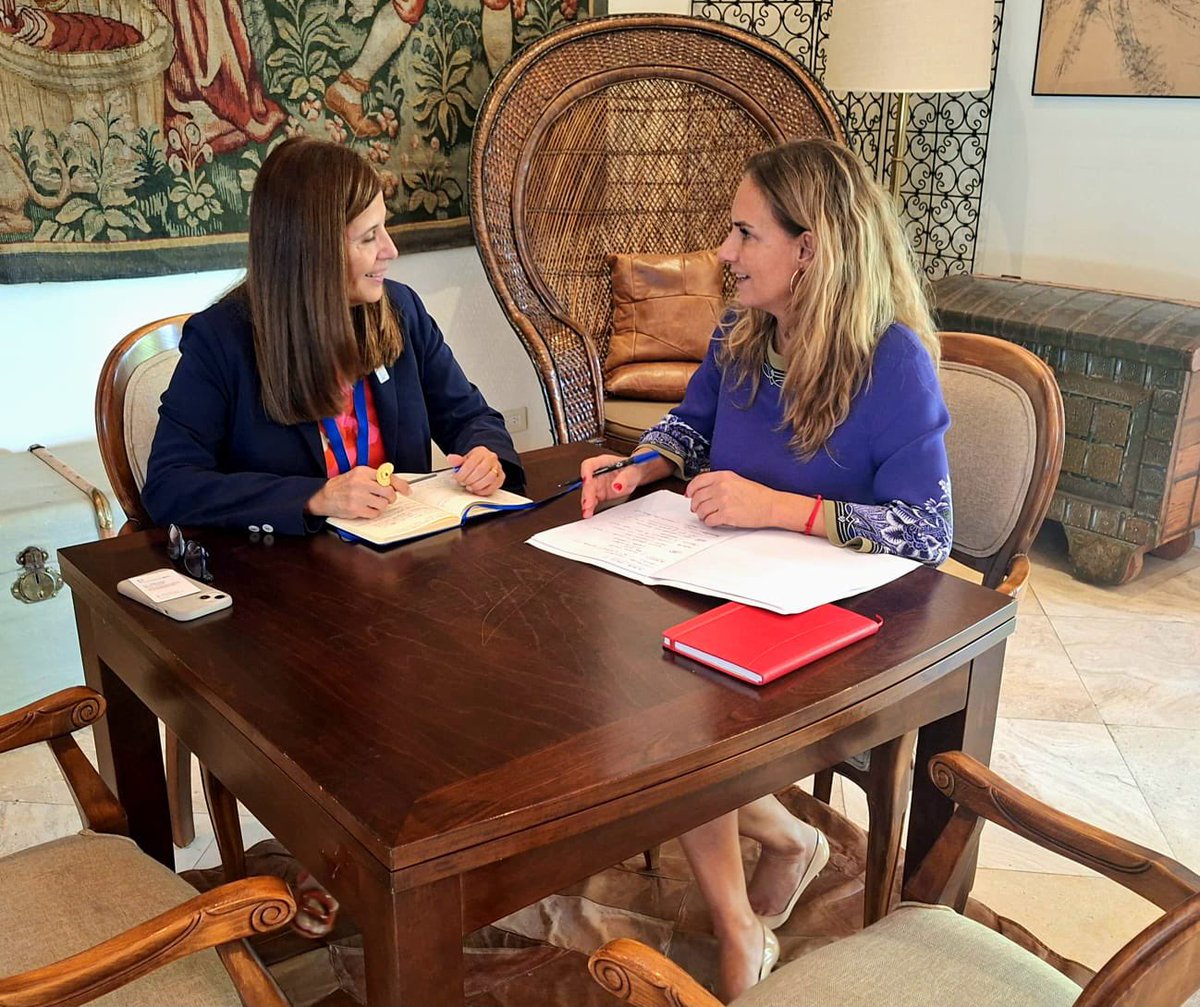 SSumelzo's tweet photo. En mi reunión con @mriost, directora para América Latina y el Caribe de @Int_IDEA, hablamos del trabajo que realizan para el fortalecimiento institucional como herramienta indispensable para proteger los sistemas democráticos. https://t.co/1XZGx3JiTY