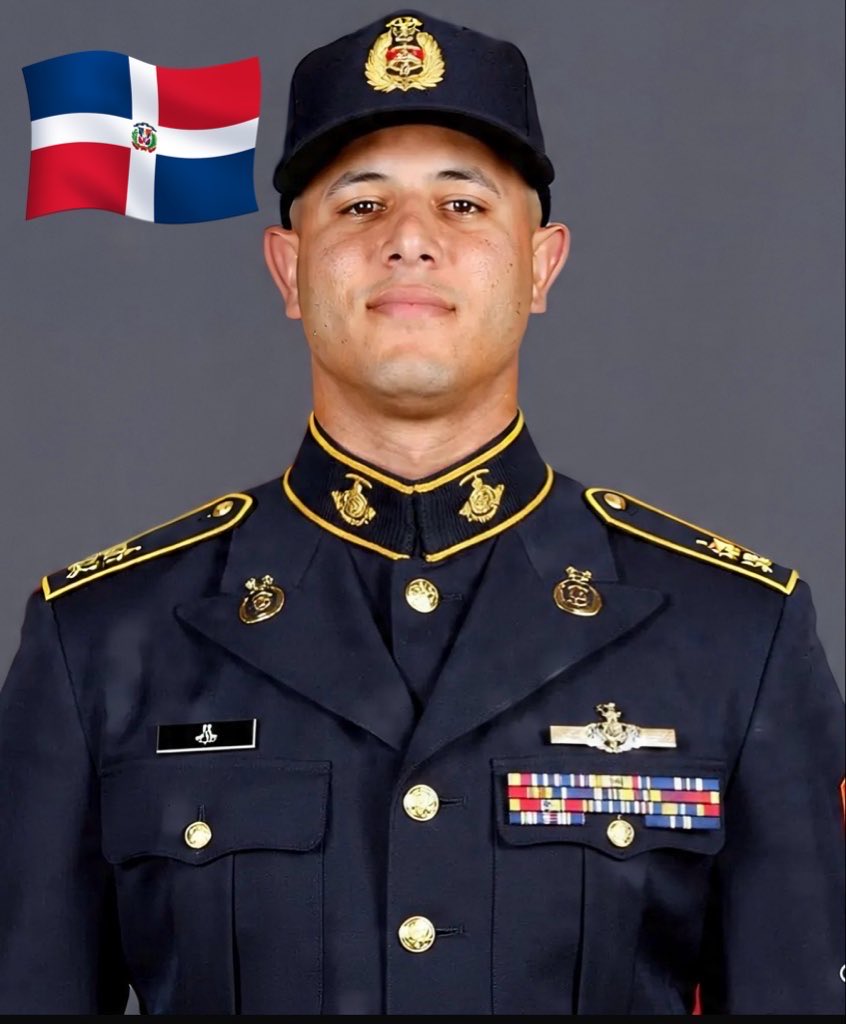 RGalan2355's tweet photo. Este si que es un comandante, un patriota, el Ministro! 🇩🇴 https://t.co/qu9uvlaZVt