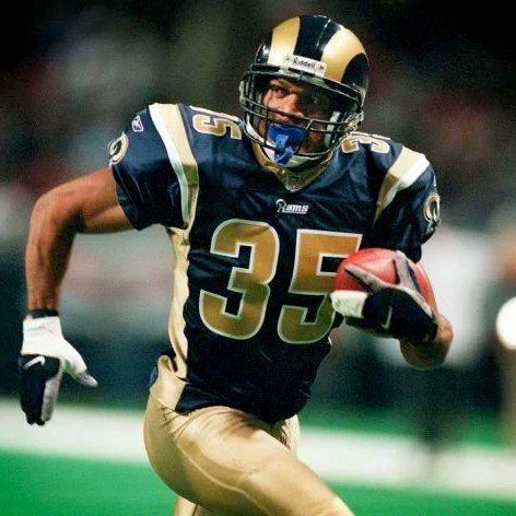 STLSportsHOF's tweet image. Happy birthday to former #stlrams All-Pro Aeneas Williams who was enshrined with our Class of 2014.

He picked off Brett Favre twice and returned both for TDs in a 2001 divisional playoff win helping lead the Rams to SB 34.

Learn more about Aeneas below:
stlshof.com/bio_landing/ae…
