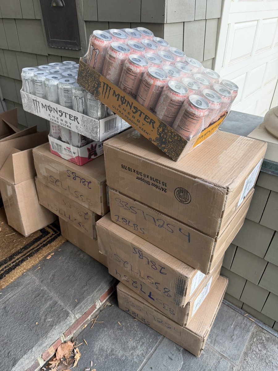 Am I the first VC to get sponsored by Monster? 🤔 https://t.co/L4bgynMzqs