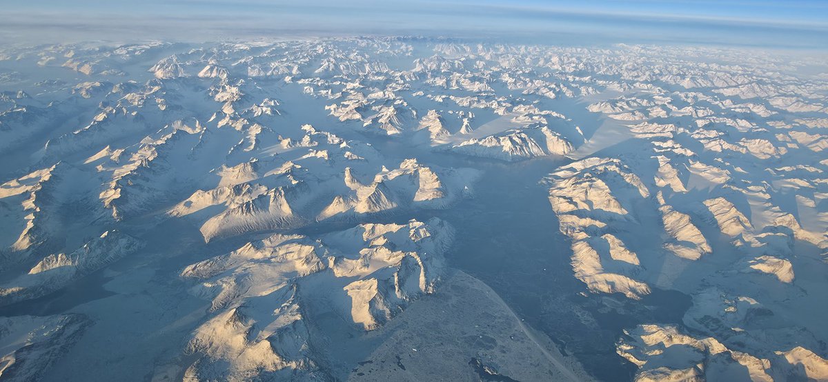 PascalFCDB's tweet photo. Na een prachtige route over #Groenland aangekomen in #Edmonton #Canada #Alberta #KL675 #AMS #YEG #KLM #A330 #PHAOB https://t.co/vQ22qbTrT7