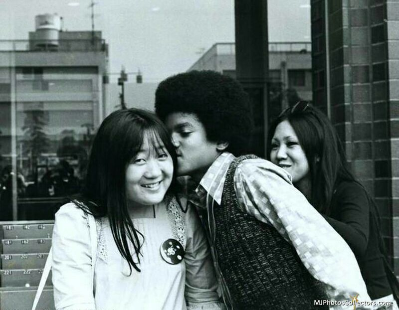 Your daily reminder that MJ never denied anyone a photo, and therefore there are thousands of photos of MJ with all kinds of people out there. 🙂