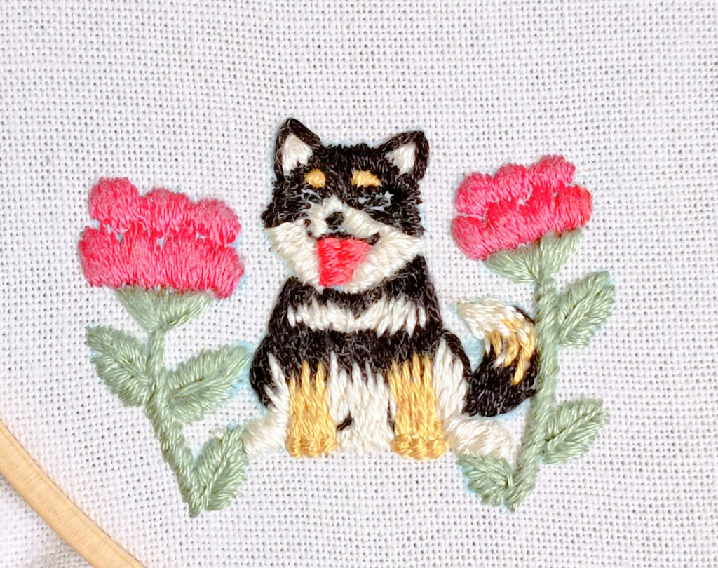 黒柴さんの刺繍も完成しました🐶🐾🐾これで3匹のワンちゃんの刺繍が