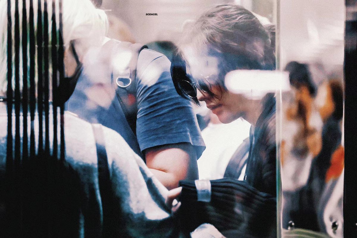 bbokseungah's tweet image. #lrt reminds me of 3 years ago when hf were in the same elevator adjusting each other's clothes 🥹
