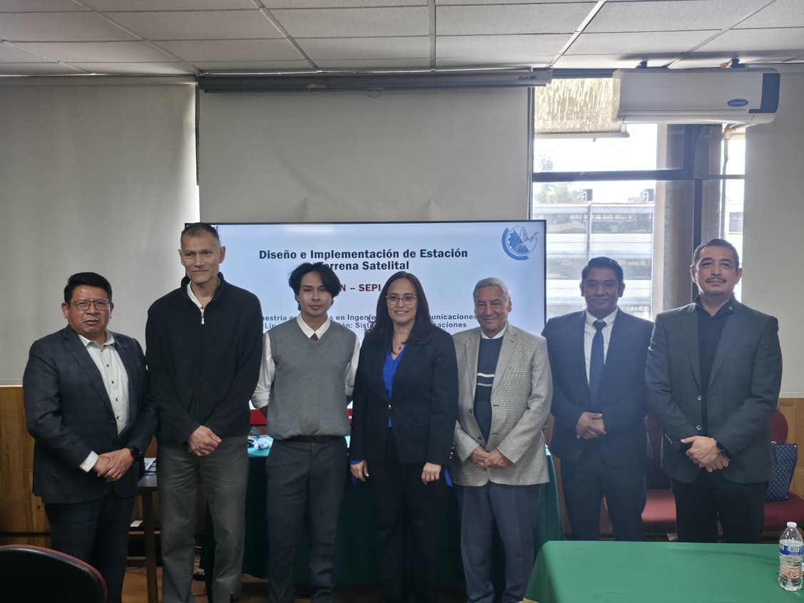 ¡Felicidades, 𝐈𝐧𝐠. 𝐋𝐮𝐢𝐬 𝐀𝐧𝐠𝐞𝐥 𝐂ó𝐫𝐝𝐨𝐯𝐚 𝐇𝐞𝐫𝐧á𝐧𝐝𝐞𝐳! 👏

Nuevo Maestro en Ciencias por el <a href="/ipnmcit/">IPN - PCIT</a> con la tesis: 
𝐃𝐢𝐬𝐞ñ𝐨 𝐞 𝐢𝐦𝐩𝐥𝐞𝐦𝐞𝐧𝐭𝐚𝐜𝐢ó𝐧 𝐝𝐞 𝐮𝐧𝐚 𝐞𝐬𝐭𝐚𝐜𝐢ó𝐧 𝐭𝐞𝐫𝐫𝐞𝐧𝐚 𝐬𝐚𝐭𝐞𝐥𝐢𝐭𝐚𝐥.

🛰️📡Un aporte estratégico para los