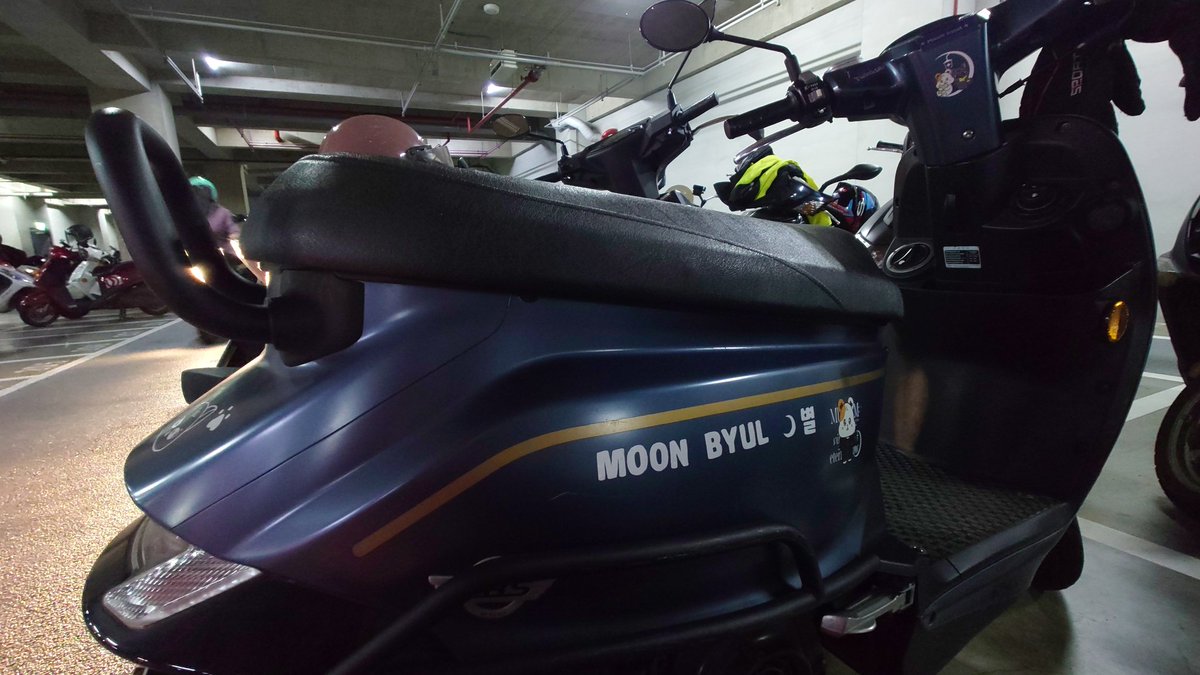 내 오토바이에 내가 좋아하는 사람 이름을 붙여 놨어.

#별이를_찾아라