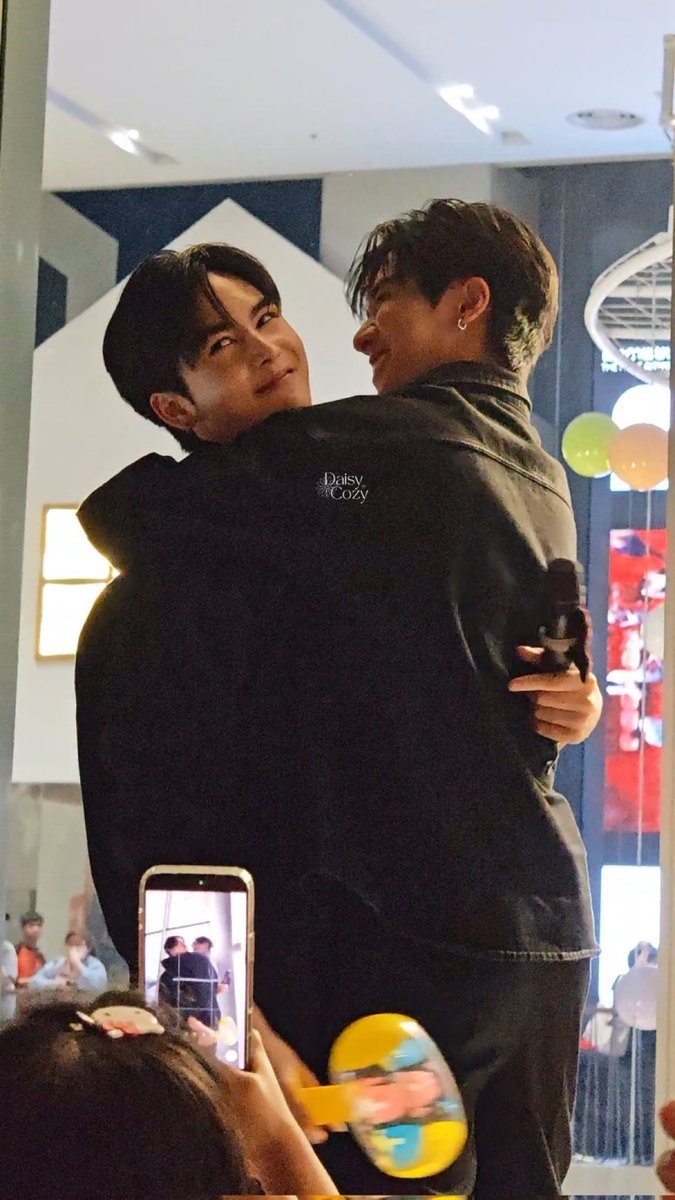 TrendforSanta's tweet photo. theyre really making us feel single 😏

PERTHSANTA DOMIIA FAM FIN FUN

#สนามอ่านเล่น2026xPerthSanta
#PerthSanta #เพิร์ธแซนต้า https://t.co/cCxb3dnAjA