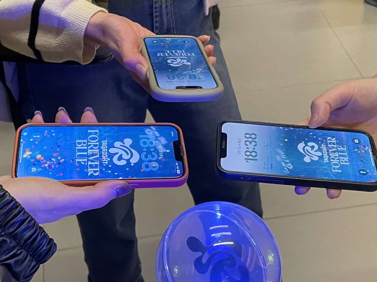 MEGU☻画面② 一緒に画面揃えて撮ろう！」と言ってスマホ出した瞬間にみんなこの背景