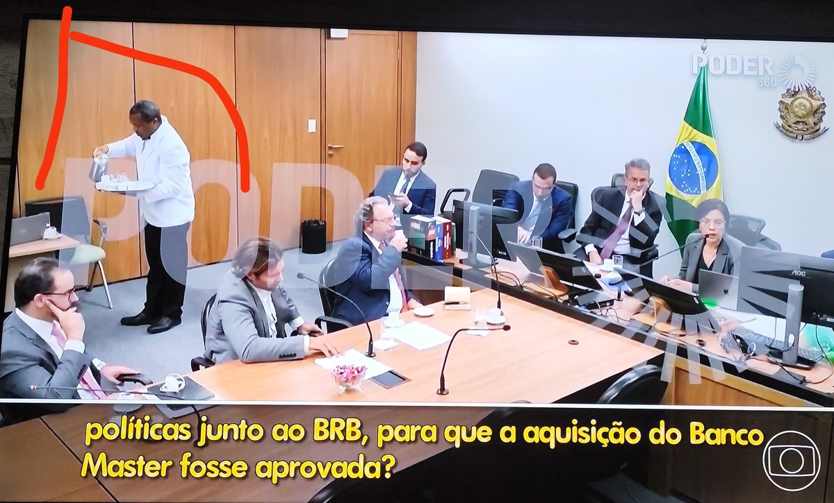 rafacesar15's tweet photo. Como a justiça brasileira trata o maior bandido da história do país: "Cafezinho Senhor?"

-------

Como a justiça brasileira trata preto pobre do morro: "..." https://t.co/9k3uNFeKJQ