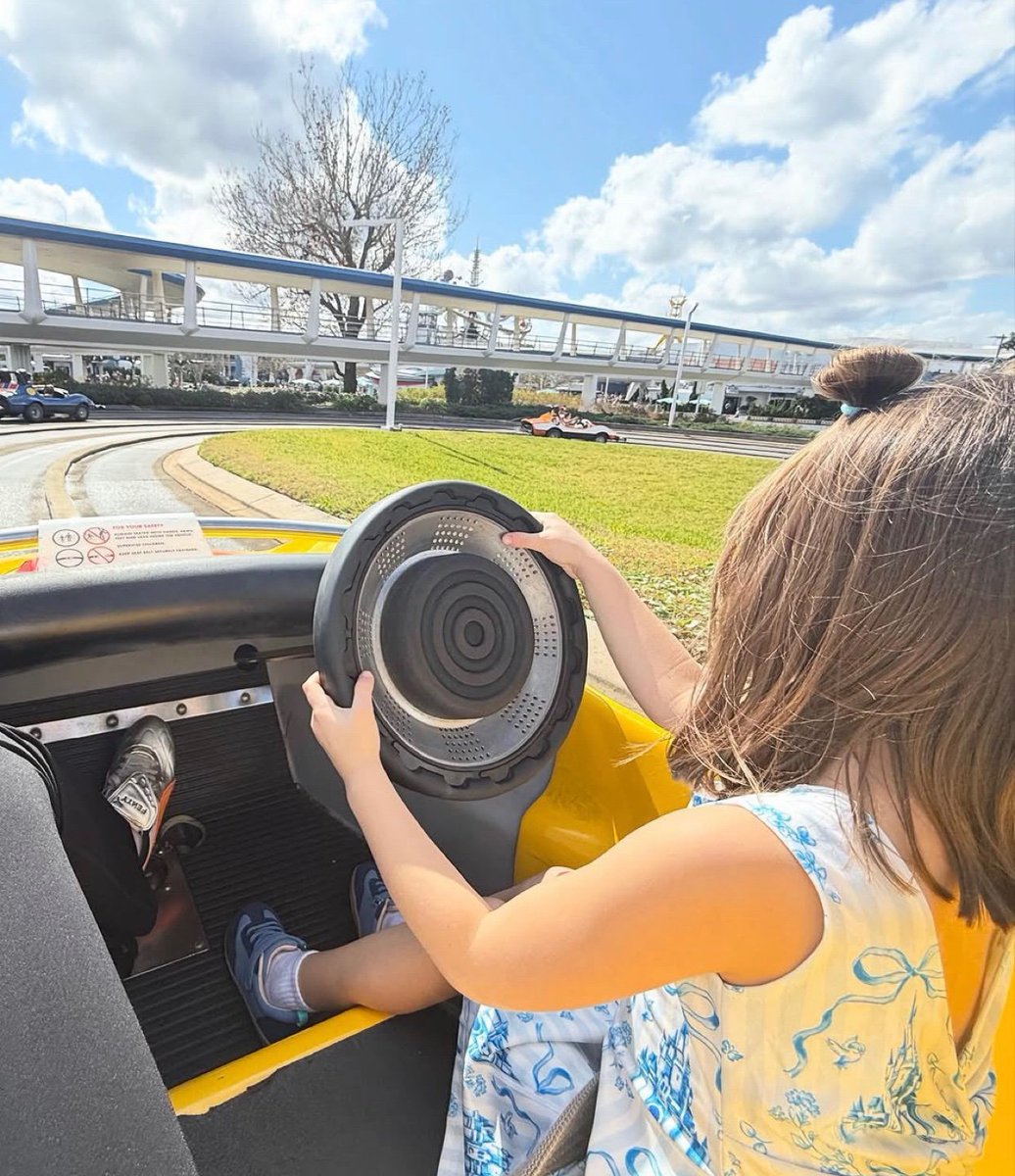 A khai deve ser estilo o Zayn que nao é apegada ao cabelo, ja ja o cabelo dela ta enorme de novo