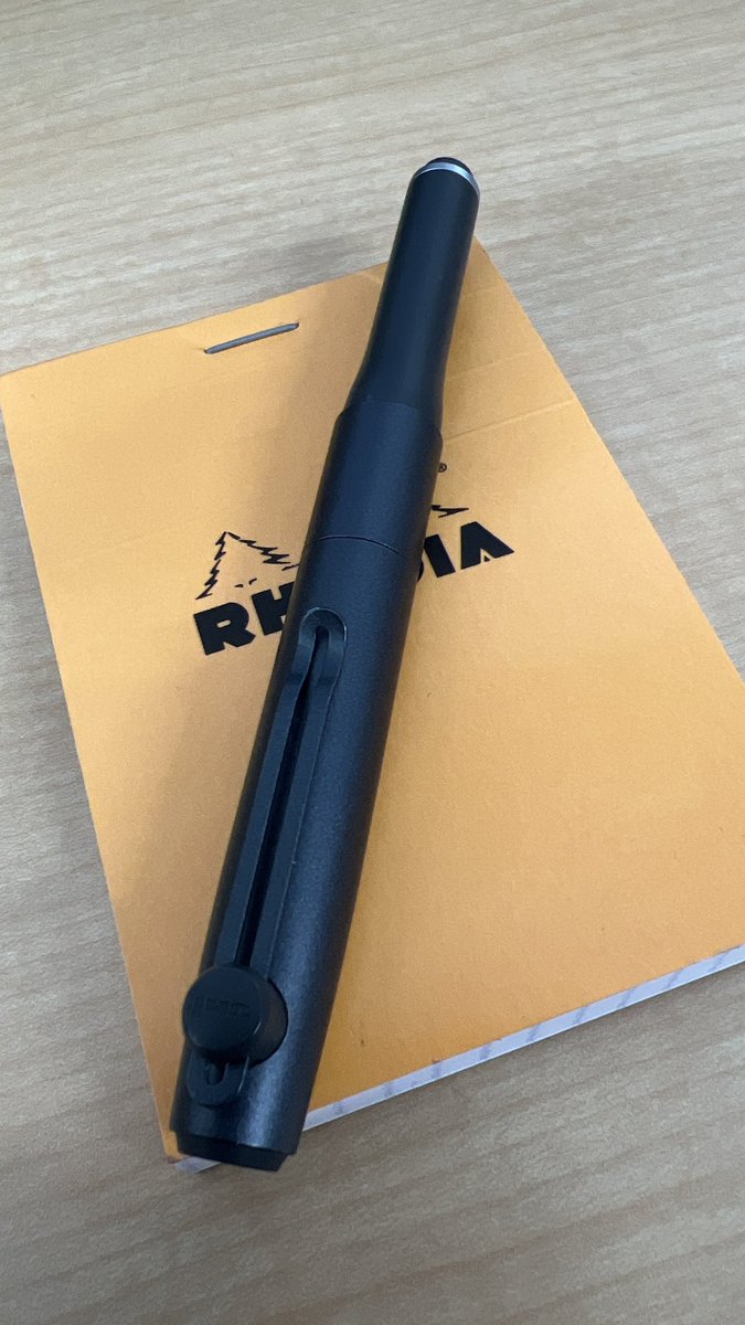 salsa0941's tweet photo. 今使っているテキストと相性がいい、という意味で一番使いやすいユニボールZento

ドラマSUITSで、ルイス・リットがユニボール好きという設定だったのでユニボール使ってみたのがきっかけでした

勉強で水性避けてたけど、これは速乾性、視認性、裏抜けなしと使いやすい https://t.co/f3FhQyvmd7
