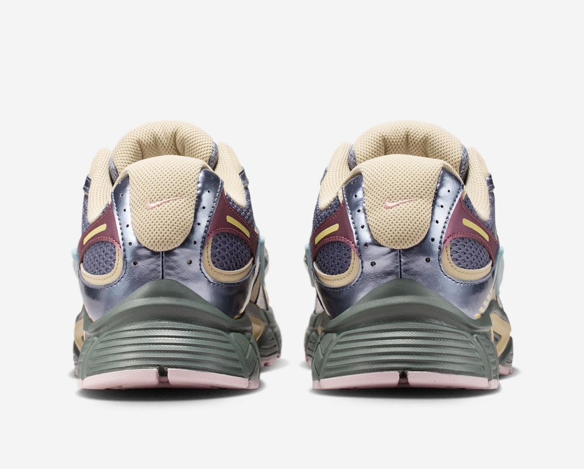JustFreshKicks tweet media