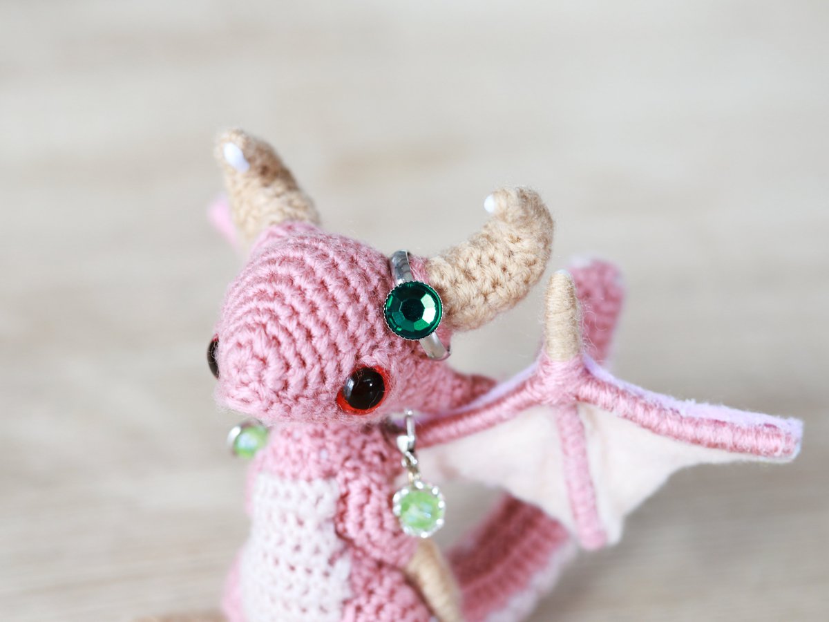 指輪、 ツノにつけたらピッタリ #あみぐるみドラゴンと暮らしています