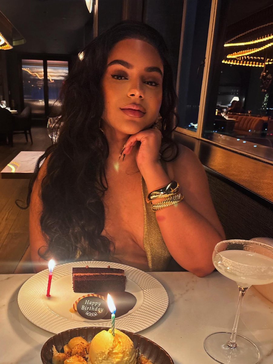 desstination98's tweet photo. Reliving this moment 🥂 https://t.co/tWqXuimTwM