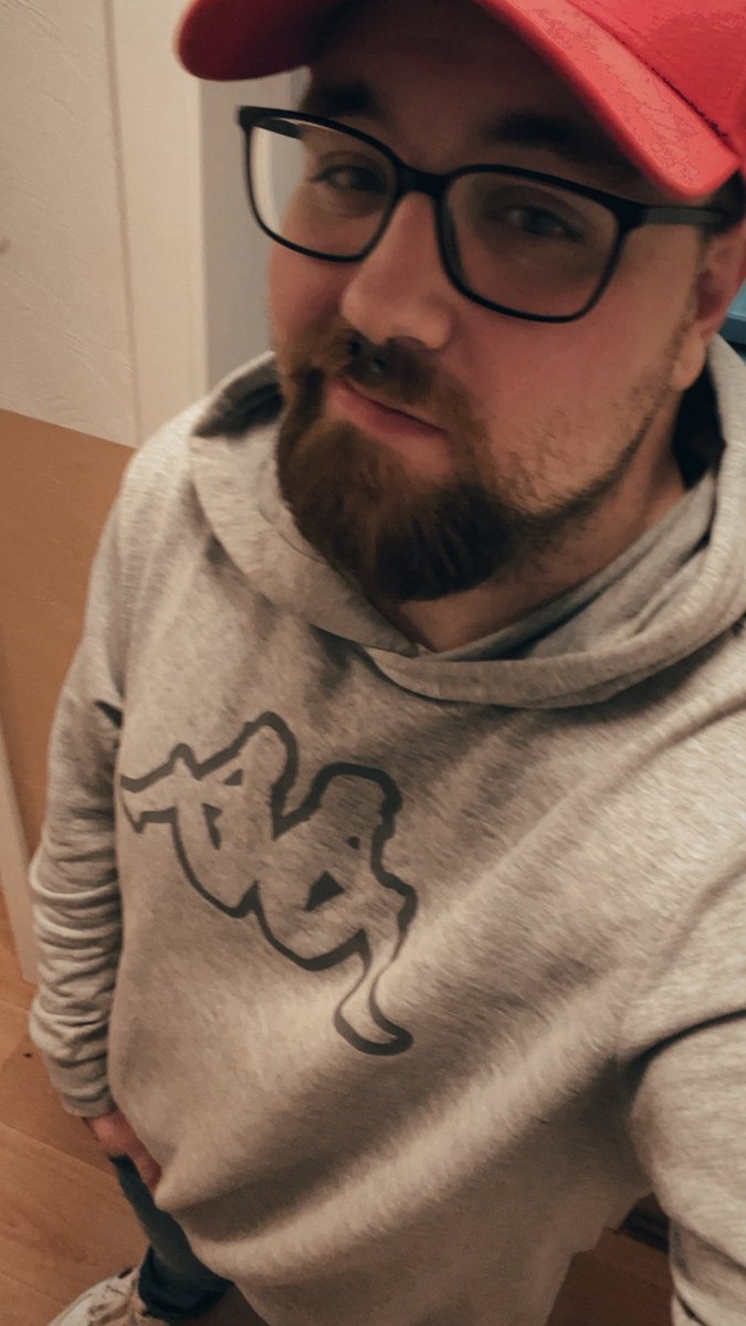 OpticR3aL's tweet photo. I've lost 30 kg and it's getting worse.🤭💪🏼👟 https://t.co/0wrKDSywy0