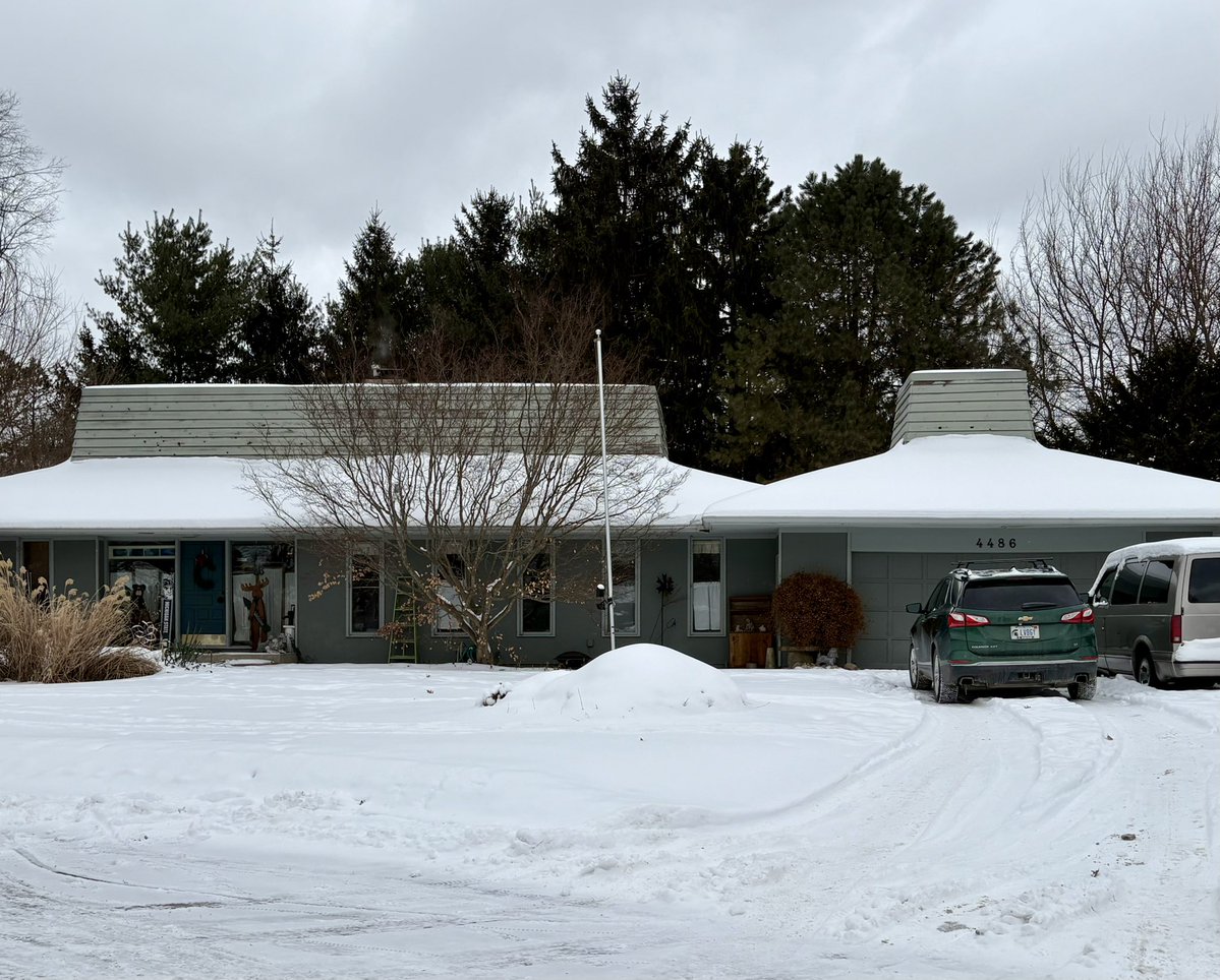 JoshLipnik's tweet image. Pizza Hut house in Okemos, MI