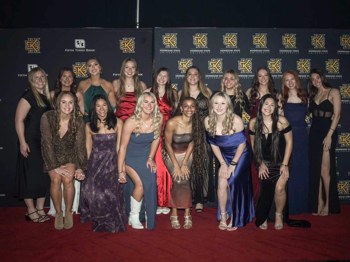 Ava Guzowski tweet media