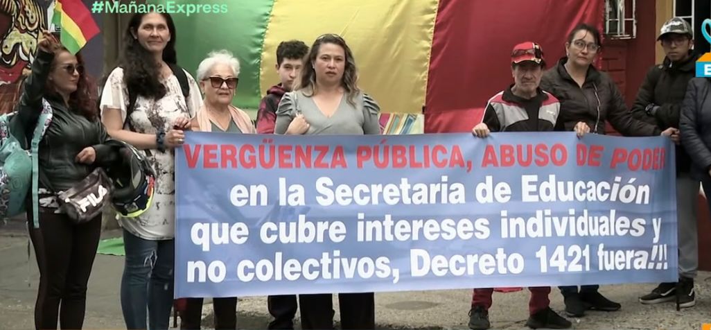 Hoy en el Colegio Bolivia IED, estaba programada una Mesa de Diálogo con el Consejo de Padres. Sin embargo, esta no se pudo desarrollar porque los padres y madres no se sintieron escuchados, ya que no se tuvo en cuenta el análisis de propuestas pedagógicas que se habían planteado