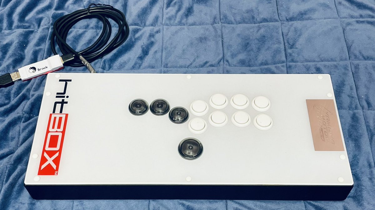 これ、旧型hitboxの純正天板をhitbox ultraに持っていけるってことかな